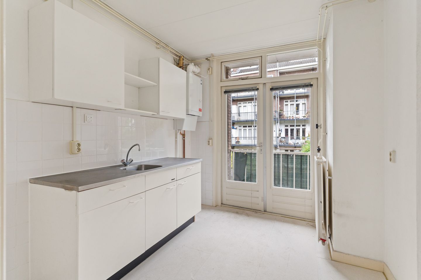 Photo 4 of Uiterwaardenstraat 278-1