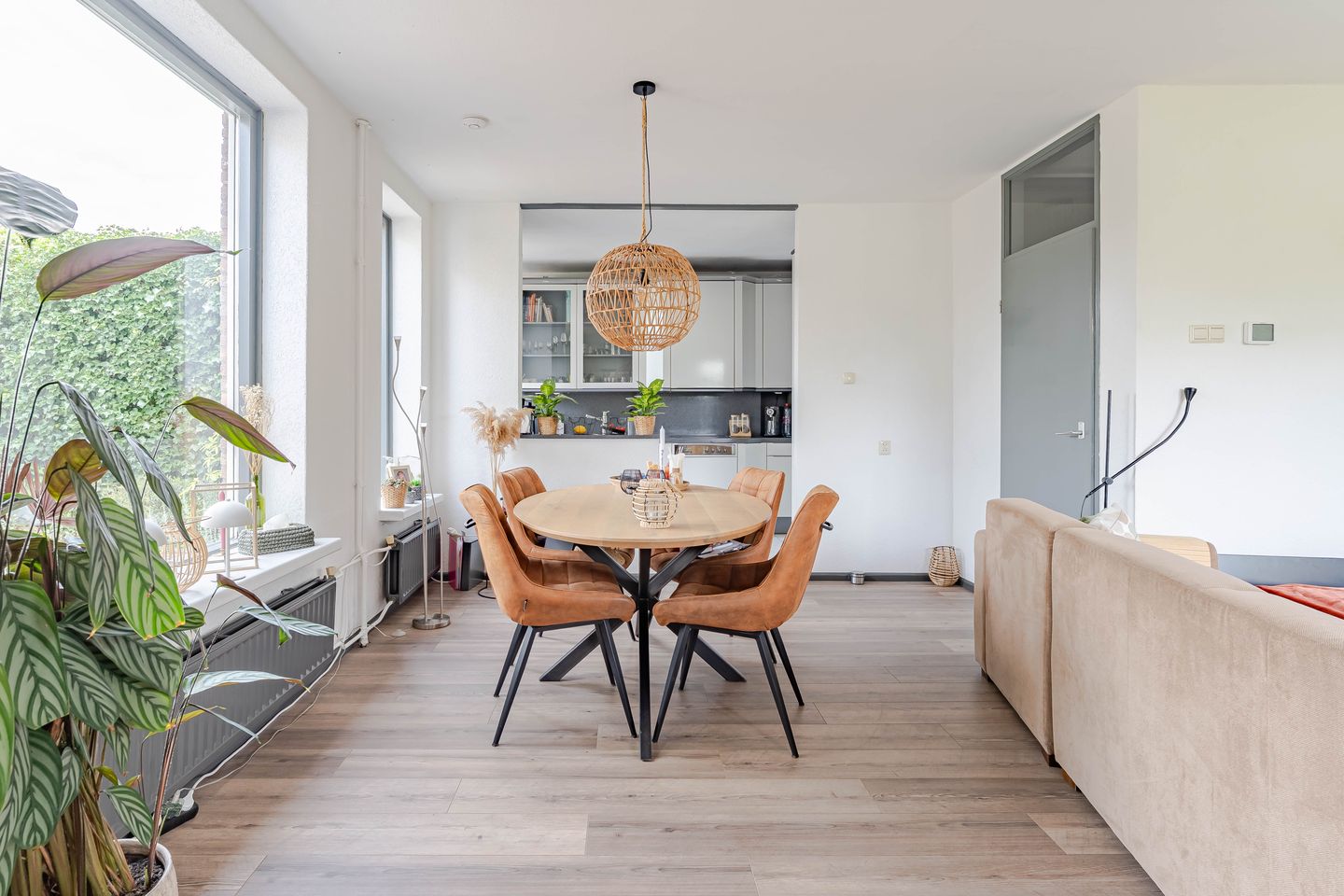 Foto 5 van Weegbree 16