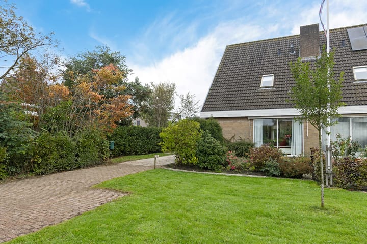 Photo 44 of Molefinne 53