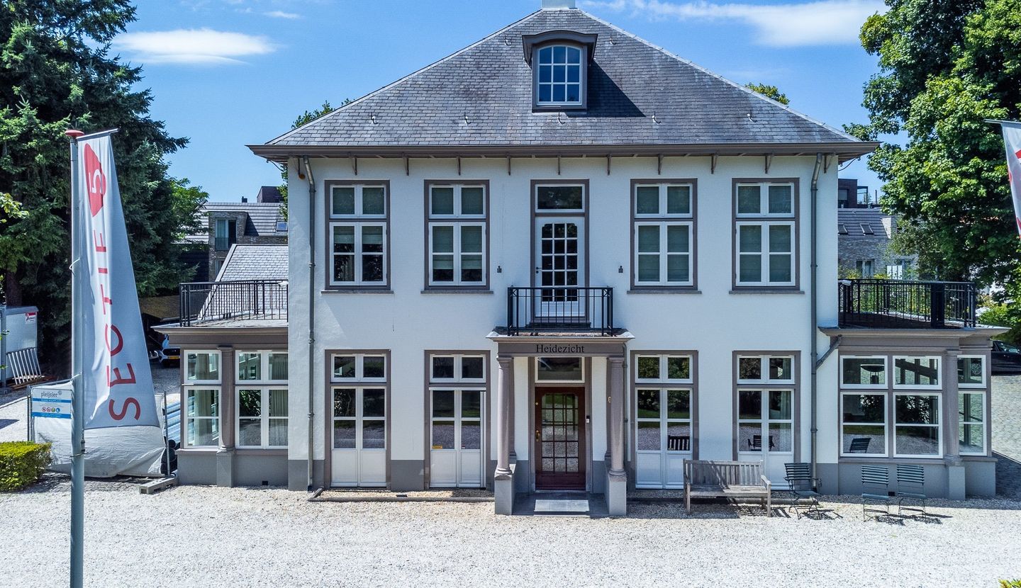 Bekijk foto 2 van Brinklaan 134