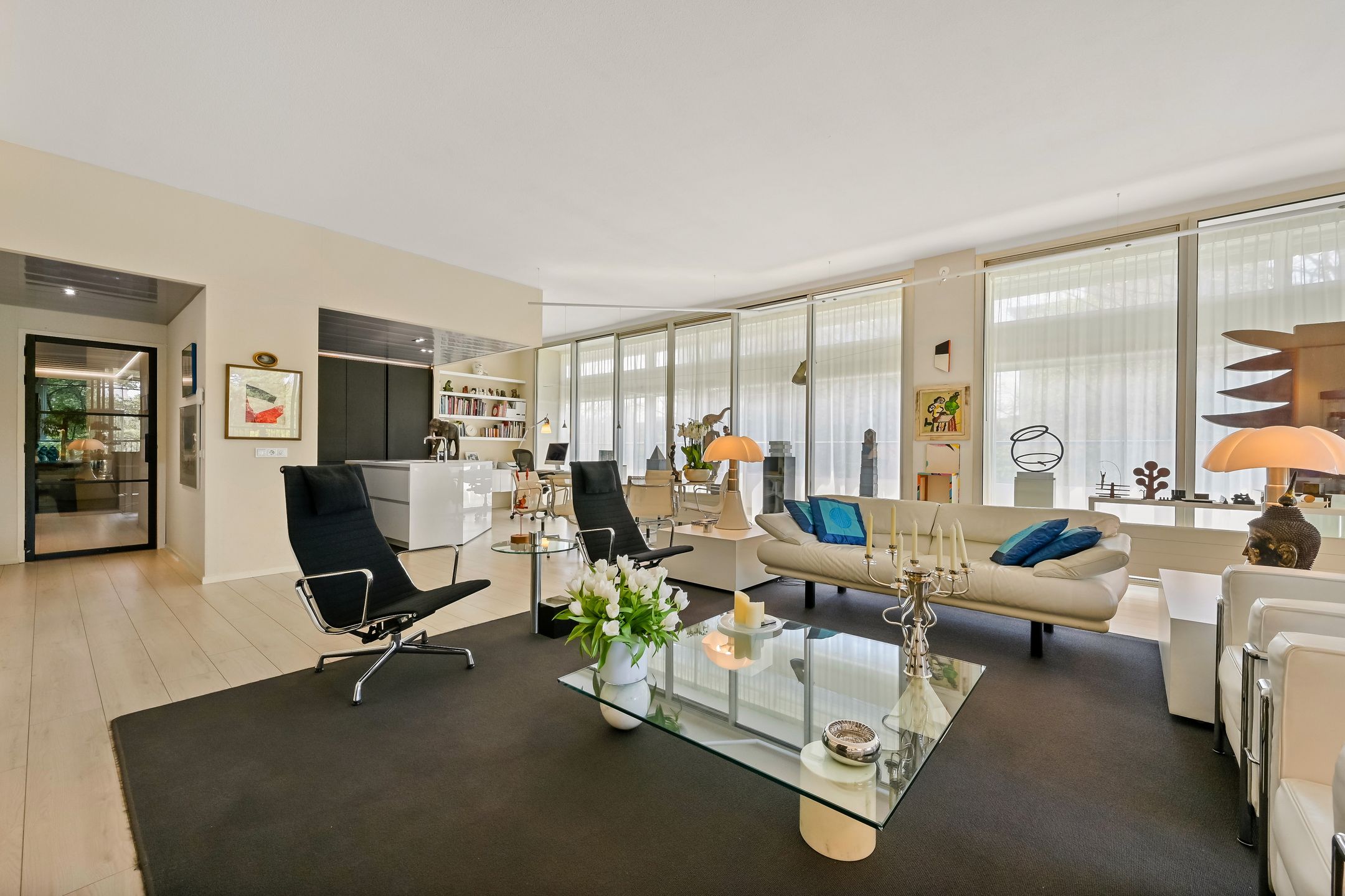 Foto 3 van Sir Winston Churchillln 289-F001