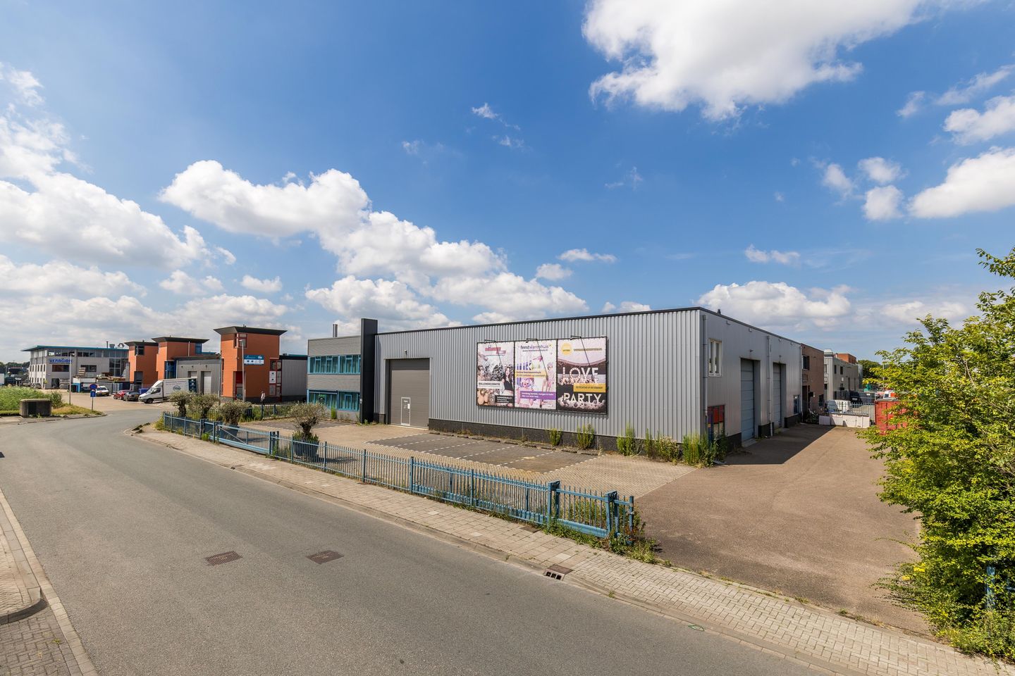 View photo 1 of Weg en Bos 86