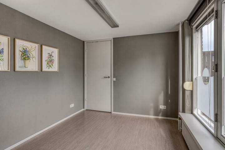 Photo 15 of Marijkestraat 1