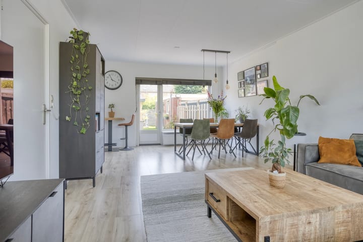 Photo 4 of Meeuwenlaan 57