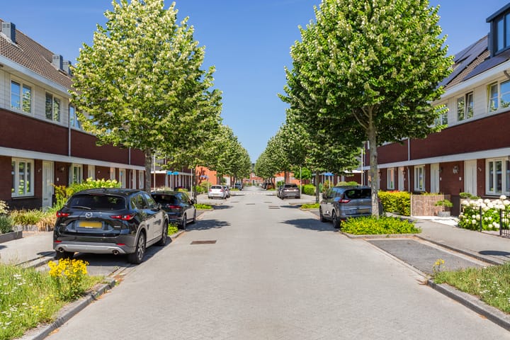 Foto 43 van Burg. Rippingstraat 2-D