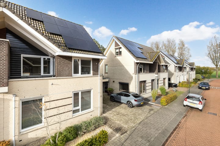 Foto 5 van Hermelijnhage 19