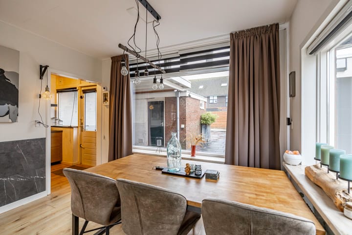 Foto 8 van Rheastraat 4