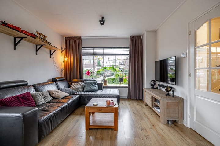 Foto 9 van Rheastraat 4