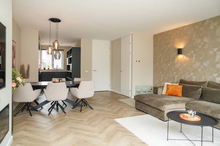 Photo 7 of Annie M.G. Schmidthof 5