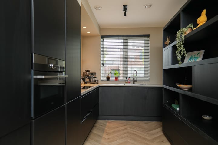 Photo 14 of Annie M.G. Schmidthof 5