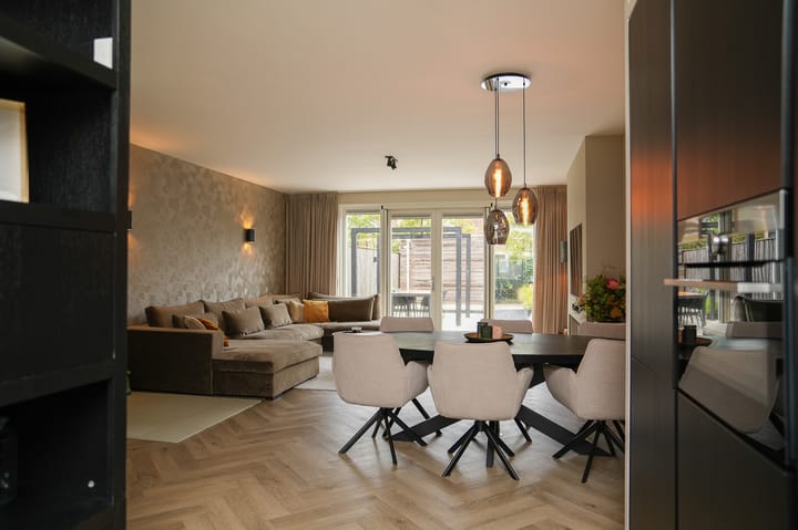 Photo 18 of Annie M.G. Schmidthof 5