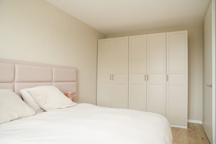 Photo 22 of Annie M.G. Schmidthof 5