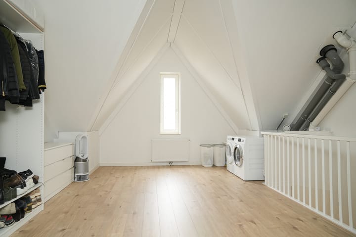 Photo 30 of Annie M.G. Schmidthof 5