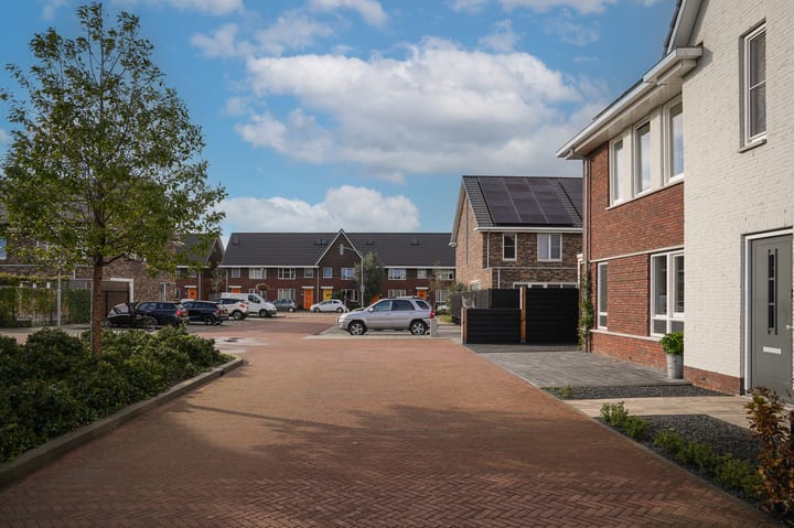 Photo 41 of Annie M.G. Schmidthof 5