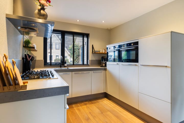 Photo 3 of Sleper 29