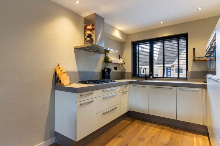 Photo 11 of Sleper 29