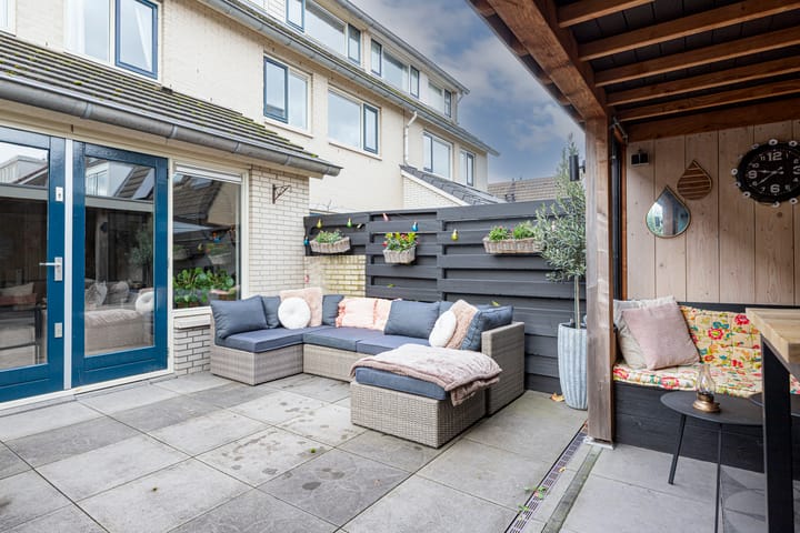 Photo 17 of Sleper 29