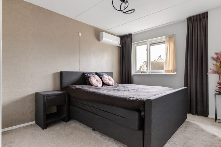 Photo 19 of Sleper 29