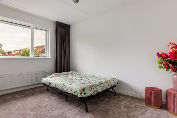 Photo 24 of Sleper 29