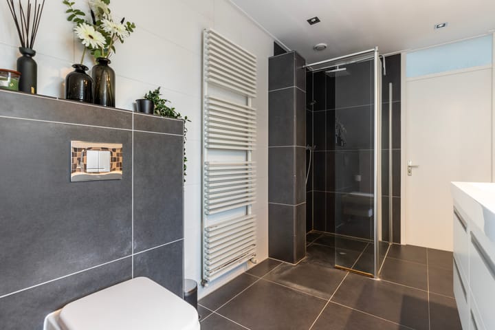 Photo 28 of Sleper 29