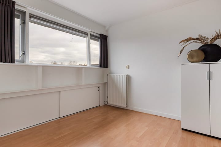 Photo 31 of Sleper 29