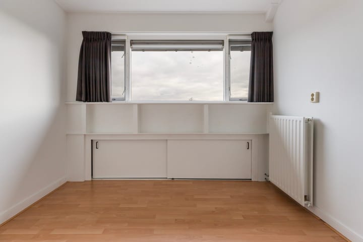 Photo 32 of Sleper 29