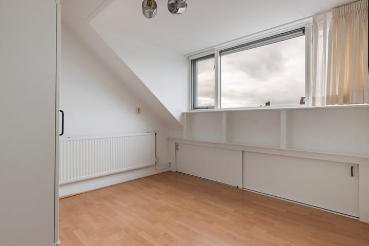 Photo 33 of Sleper 29