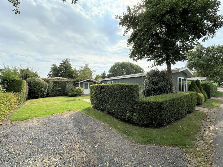 Vrijstaande woning te koop: Buitenhuizerweg 2-112, Velsen-Zuid