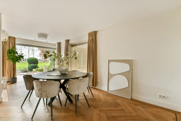 Photo 11 of Branding 14