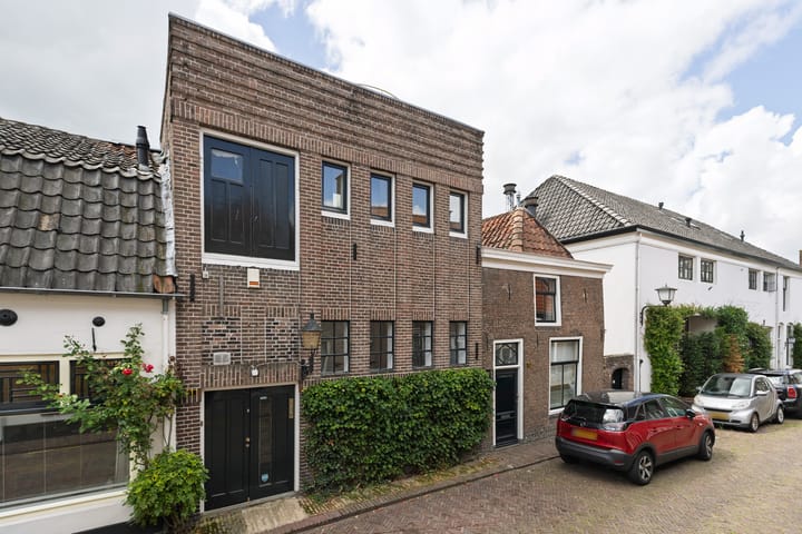 Pastoorstraat 1