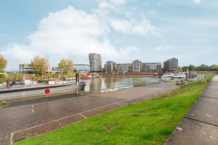 Foto 50 van Waalbandijk 393