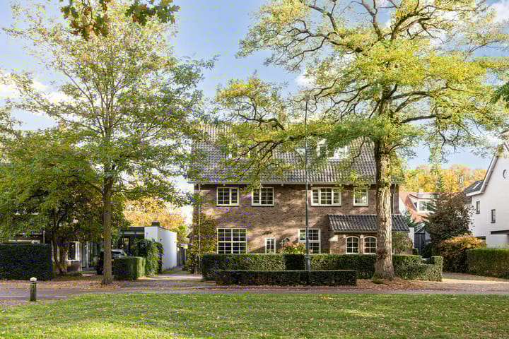 Photo 2 of Van Voorst tot Voorststraat 26