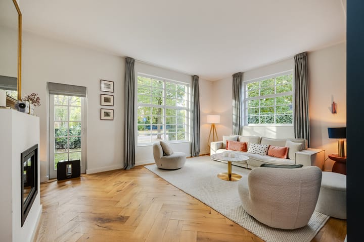 Photo 3 of Van Voorst tot Voorststraat 26