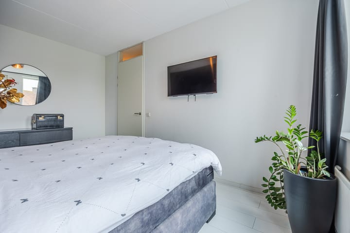 Photo 24 of Burgemeester Schoonheijtstraat 5