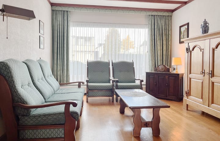 Photo 12 of Beatrixstraat 6