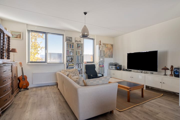 Photo 2 of Zuiderspoorstraat 45