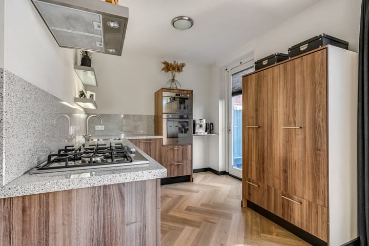 Photo 10 of Beatrixstraat 68-H