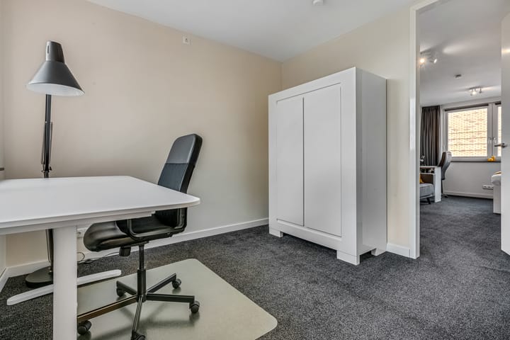 Photo 11 of Beatrixstraat 68-H