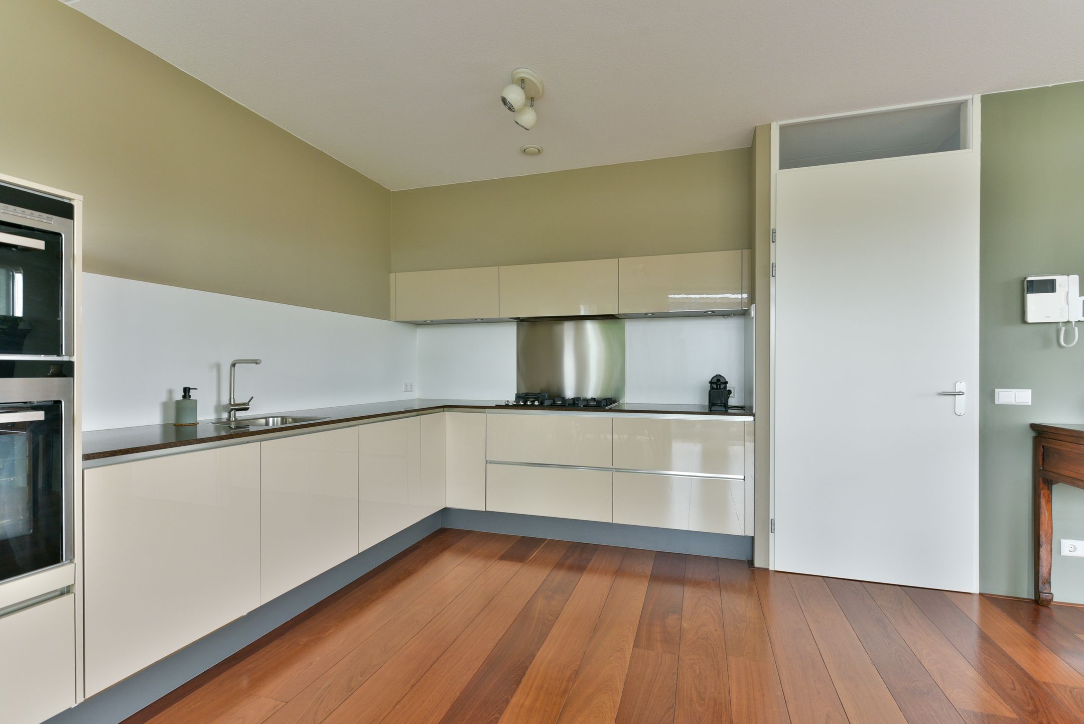 Foto 12 van Broeder Alarmstraat 113