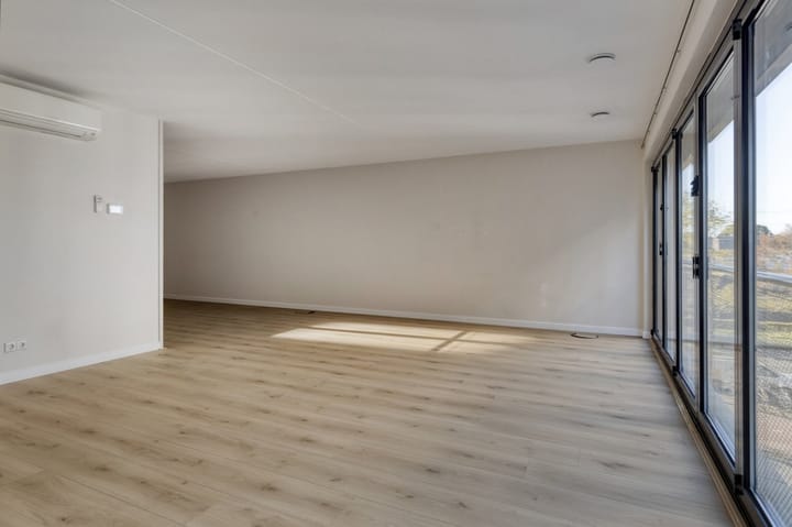 Foto 2 van Purperhoedenveem 30