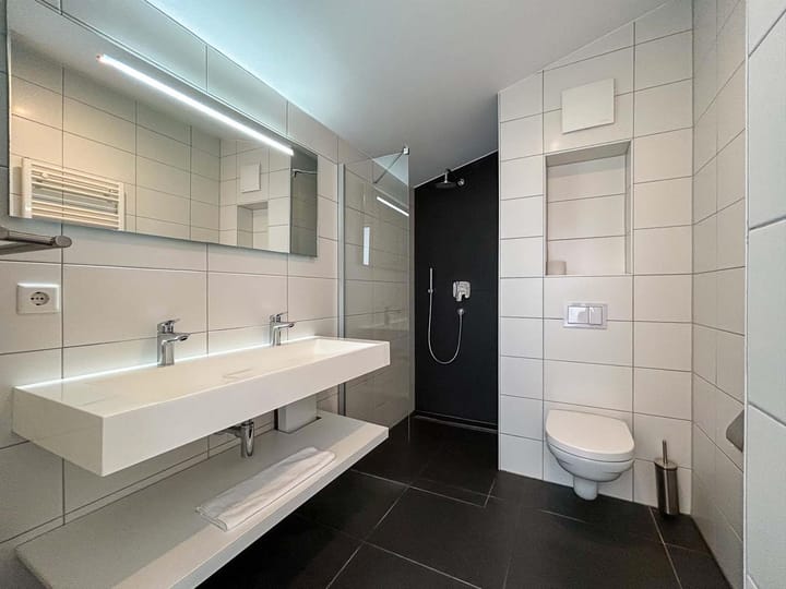 Foto 12 van Neuastenberger Straße 215