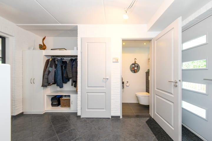 Photo 18 of Corridor 18