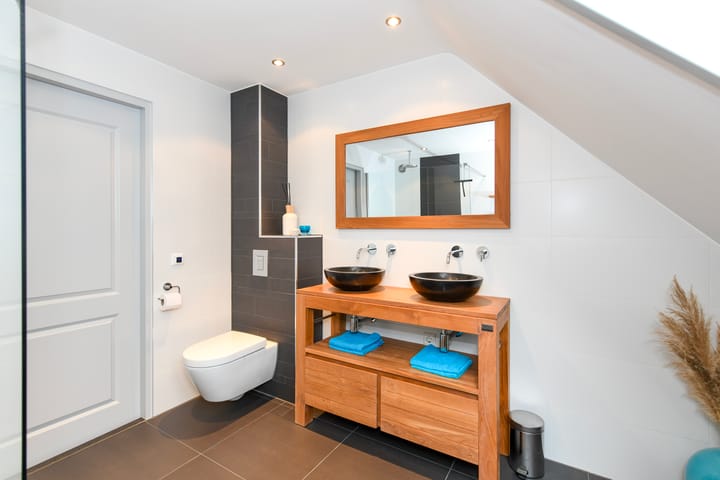 Photo 32 of Corridor 18