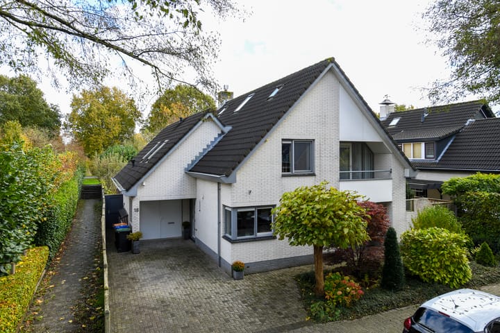 Photo 37 of Corridor 18