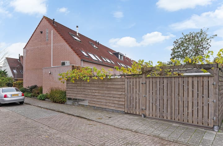 Photo 2 of Benensonstraat 21