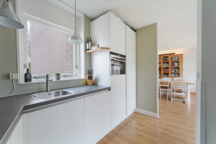 Photo 12 of Benensonstraat 21