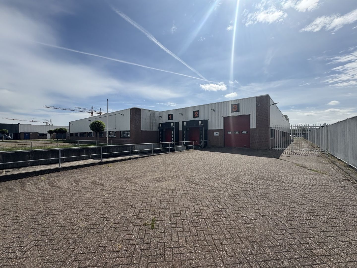 Bekijk foto 2 van Electronplein 1