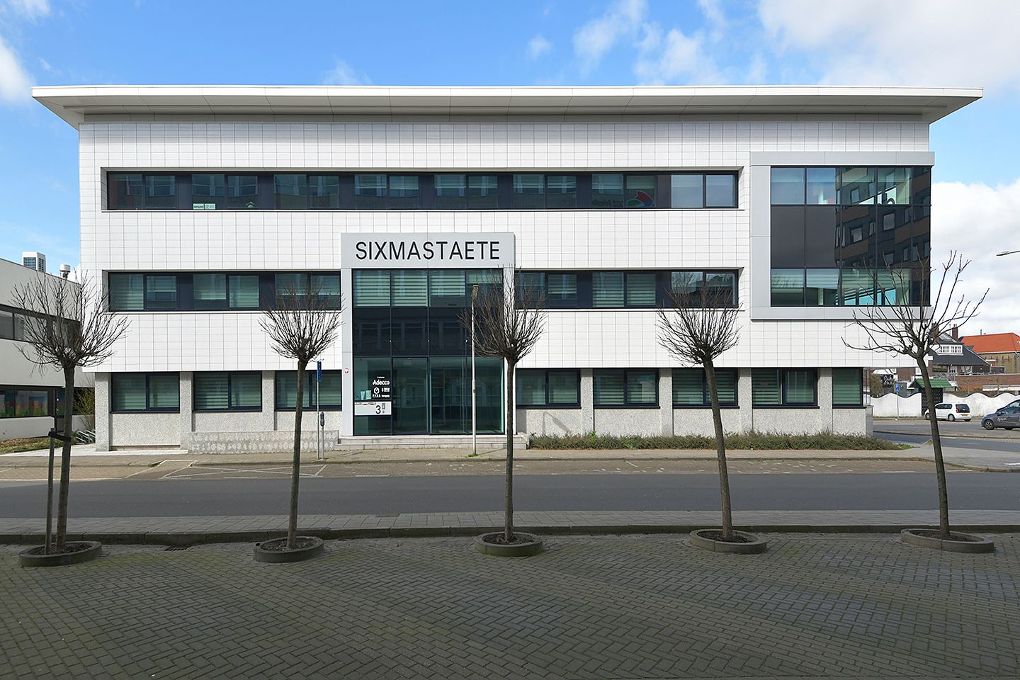 View photo 1 of Sixmastraat 3