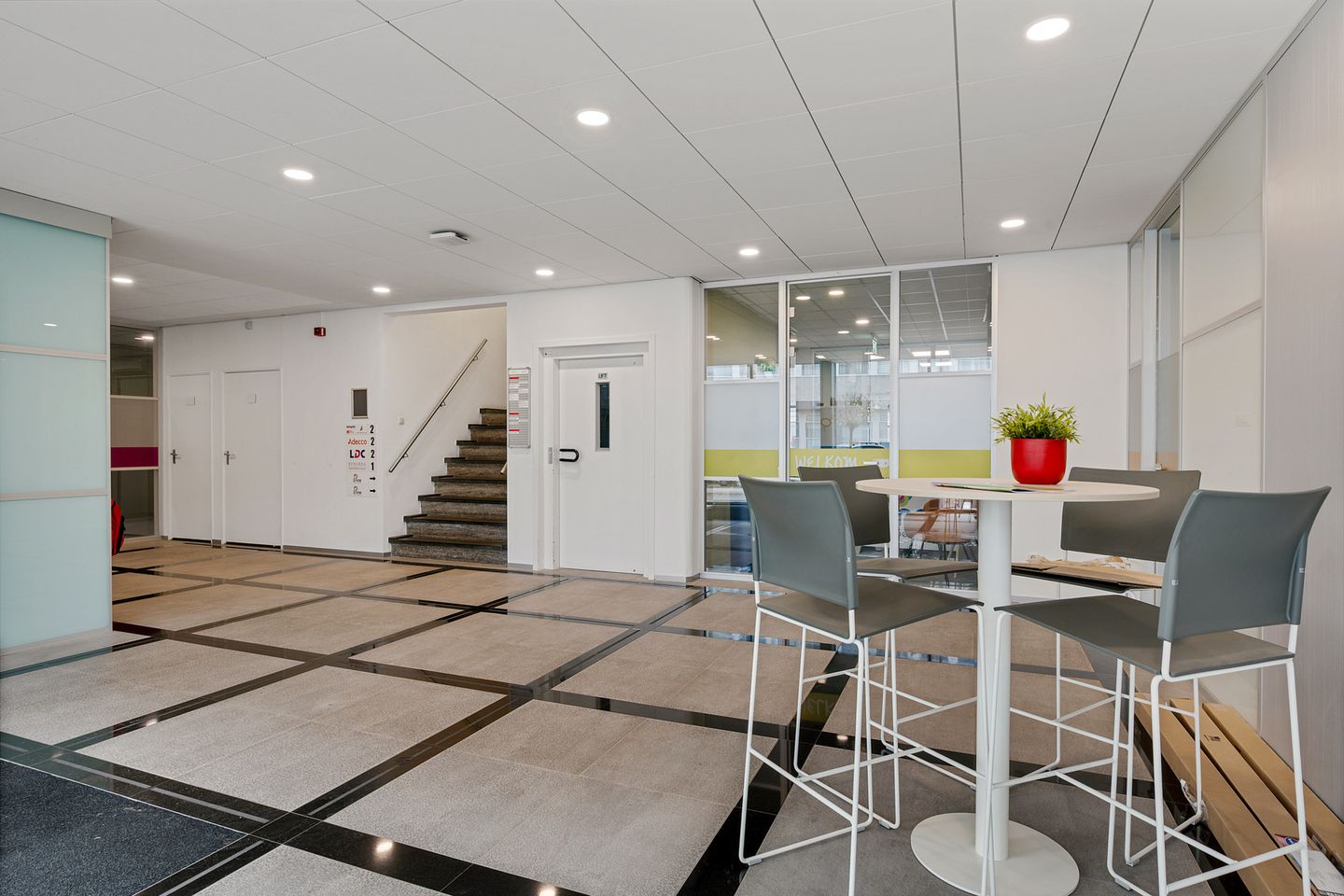 View photo 3 of Sixmastraat 3