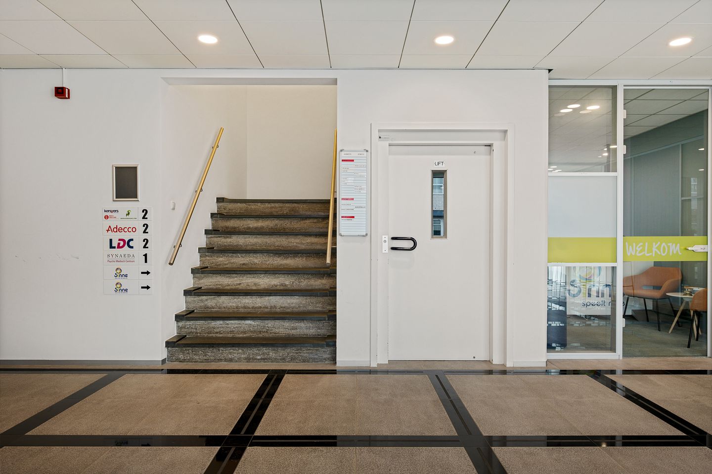 View photo 4 of Sixmastraat 3